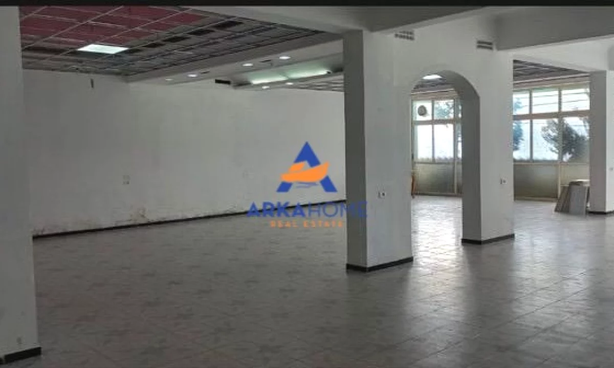 JEPET ME QERA MAGAZINE "PRANE BULEVARDIT TE RI" 900 EURO NETO