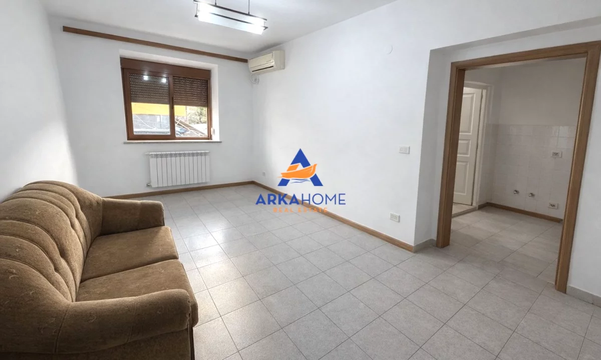 Shtepi ne shitje Apartament ne Tirane, Garsoniere, Mobilimi Pjeserisht e mobiluar, Pagesa 75,190  Euro.