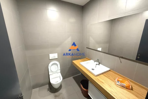 JEPET AMBIENT ME QERA 85M2 "PRANE RRUGES PJETER BUDI PERBALL ISH FLOGES" 110000 LEKE