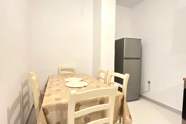 Shtepi me qera Apartament ne Tirane, 1+1, Mobilimi E mobiluar, Pagesa 350  Euro.