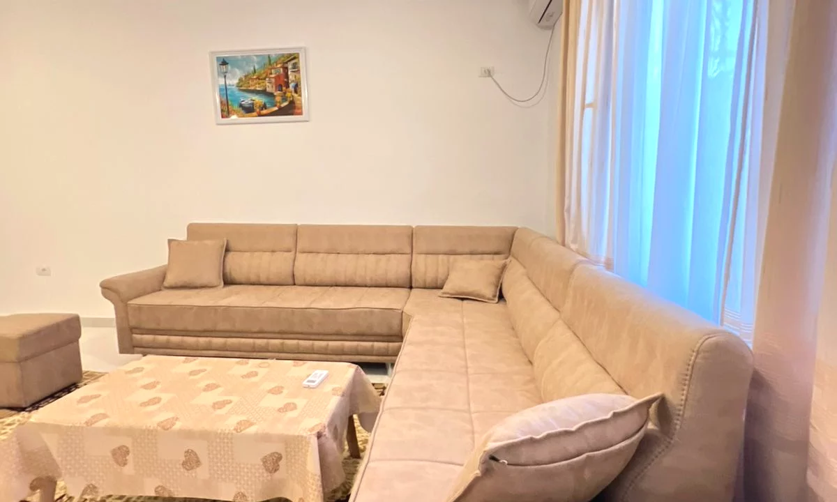 Shtepi me qera Apartament ne Tirane, 1+1, Mobilimi E mobiluar, Pagesa 350  Euro.