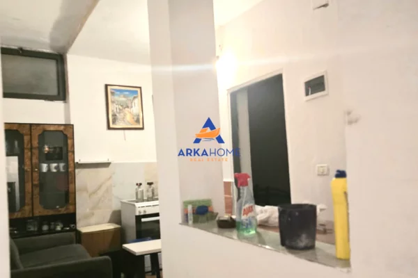 Shtepi me qera Apartament ne Tirane, Garsoniere, Mobilimi E mobiluar, Pagesa 300  Euro.