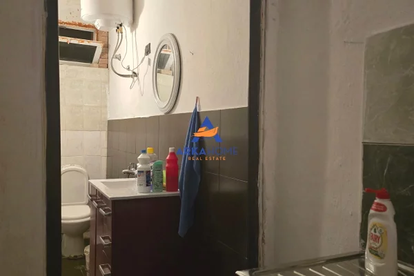 Shtepi me qera Apartament ne Tirane, Garsoniere, Mobilimi E mobiluar, Pagesa 300  Euro.