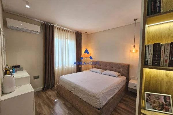 Shtepi ne shitje Apartament ne Tirane, 2+1, Mobilimi E mobiluar, Pagesa 145,000  Euro.
