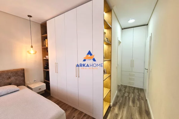 Shtepi ne shitje Apartament ne Tirane, 2+1, Mobilimi E mobiluar, Pagesa 145,000  Euro.