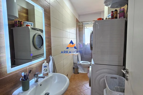 Shtepi ne shitje Apartament ne Tirane, 2+1, Mobilimi E mobiluar, Pagesa 145,000  Euro.