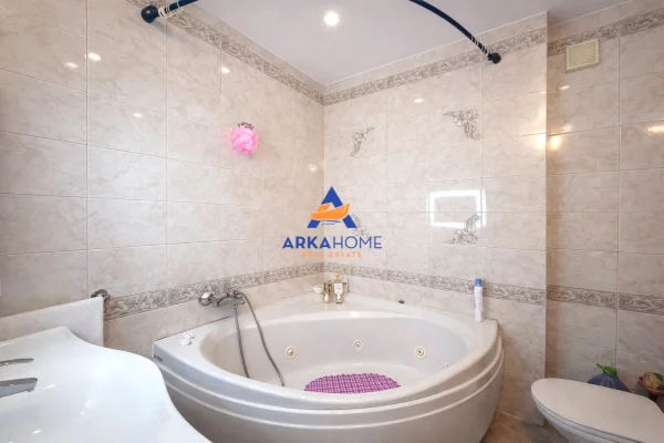 Shtepi ne shitje Apartament ne Tirane, 3+1, Mobilimi E mobiluar, Pagesa 650,000  Euro.