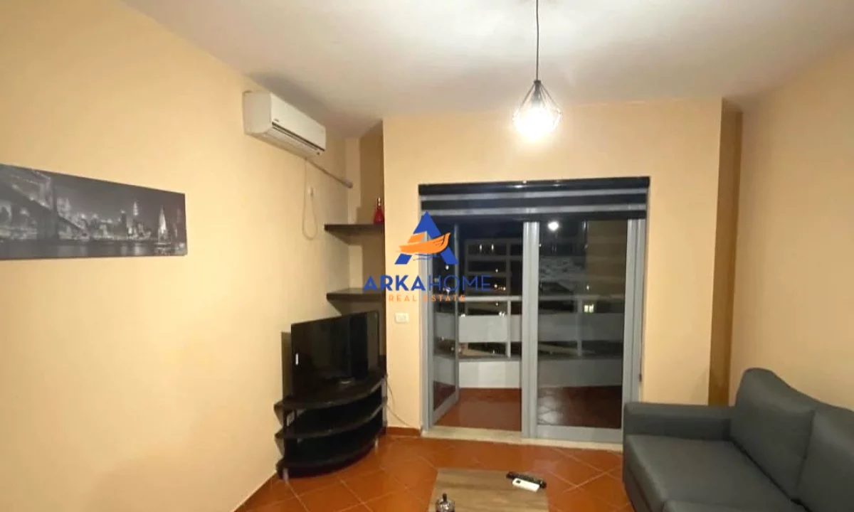 Shtepi me qera Apartament ne Tirane, 1+1, Mobilimi E mobiluar, Pagesa 596  Euro.