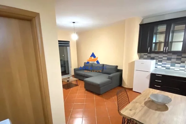 Shtepi me qera Apartament ne Tirane, 1+1, Mobilimi E mobiluar, Pagesa 596  Euro.