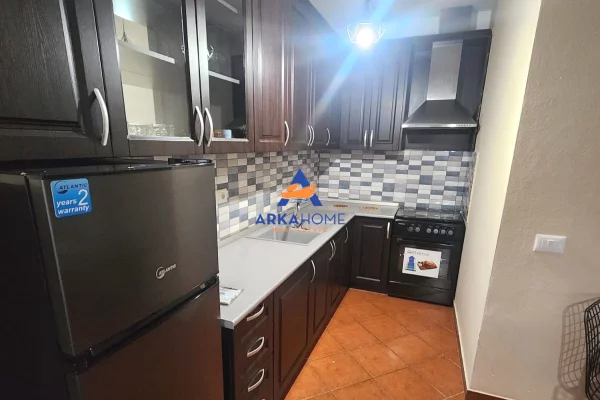 Shtepi me qera Apartament ne Tirane, 1+1, Mobilimi E mobiluar, Pagesa 596  Euro.