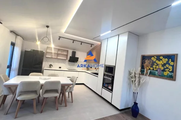 Shtepi me qera Apartament ne Tirane, 2+1, Mobilimi E mobiluar, Pagesa 1,000  Euro.