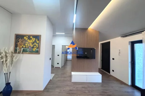Shtepi me qera Apartament ne Tirane, 2+1, Mobilimi E mobiluar, Pagesa 1,000  Euro.