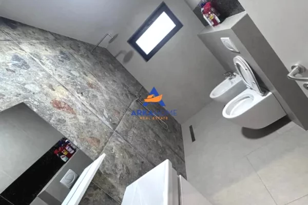 Shtepi me qera Apartament ne Tirane, 2+1, Mobilimi E mobiluar, Pagesa 1,000  Euro.