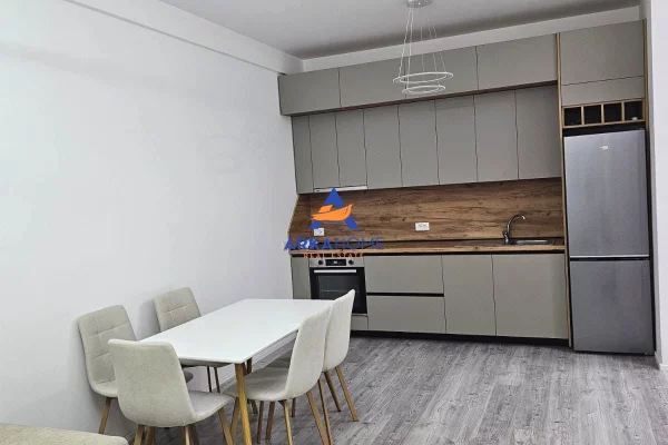 Shtepi ne shitje Apartament ne Tirane, 2+1, Mobilimi E mobiluar, Pagesa 192,000  Euro.