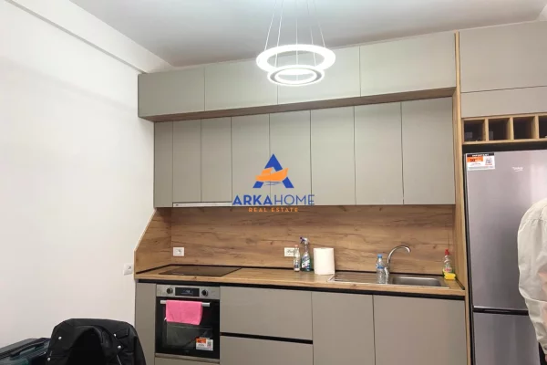 Shtepi ne shitje Apartament ne Tirane, 2+1, Mobilimi E mobiluar, Pagesa 192,000  Euro.