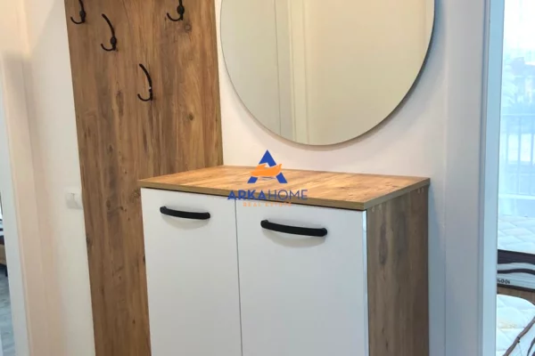 Shtepi ne shitje Apartament ne Tirane, 2+1, Mobilimi E mobiluar, Pagesa 192,000  Euro.