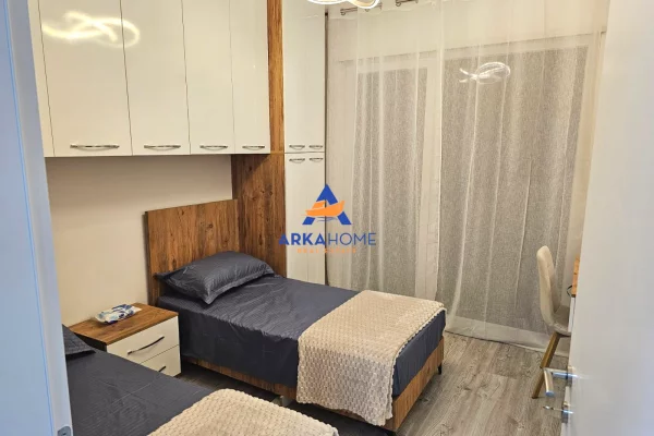 Shtepi ne shitje Apartament ne Tirane, 2+1, Mobilimi E mobiluar, Pagesa 192,000  Euro.