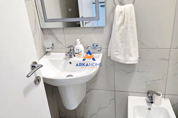 Shtepi ne shitje Apartament ne Tirane, 2+1, Mobilimi E mobiluar, Pagesa 192,000  Euro.