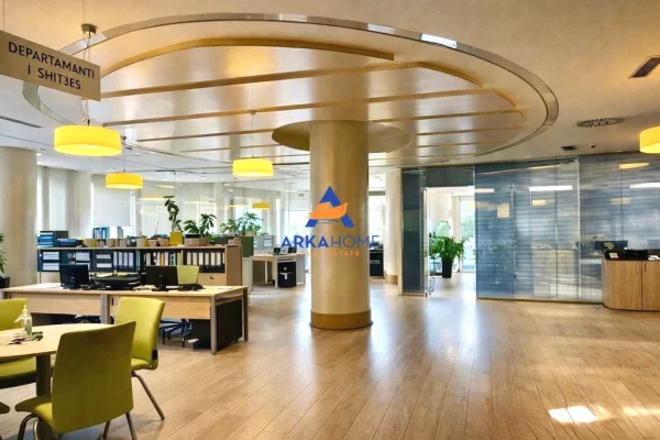 JEPET ZYRE ME QERA 300M2 "STADIUMI AIR ALBANI" 700.000 LEKE