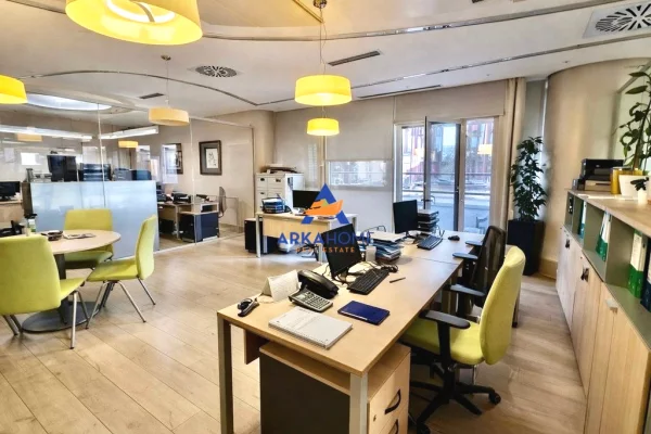 JEPET ZYRE ME QERA 300M2 "STADIUMI AIR ALBANI" 700.000 LEKE