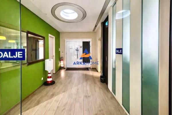 JEPET ZYRE ME QERA 300M2 "STADIUMI AIR ALBANI" 700.000 LEKE