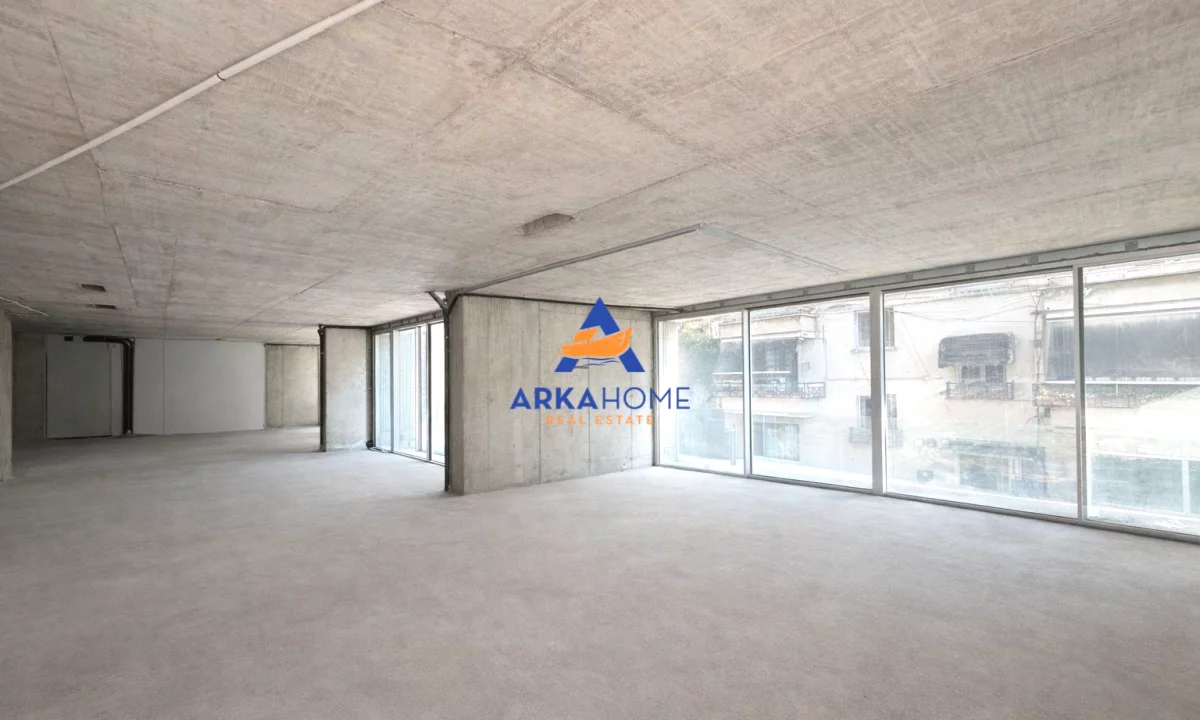 JEPET ZYRE ME QERA 265M2 "NE BLLOK" 9000 EURO (I DISKUTUESHEM)