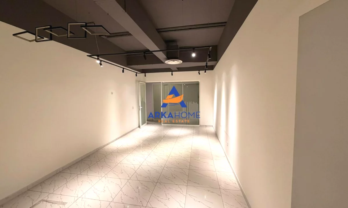 JEPET ZYRE ME QERA 370M2 "TE CASA ITALIA" 3700 EURO (I DISKUTUESHEM)