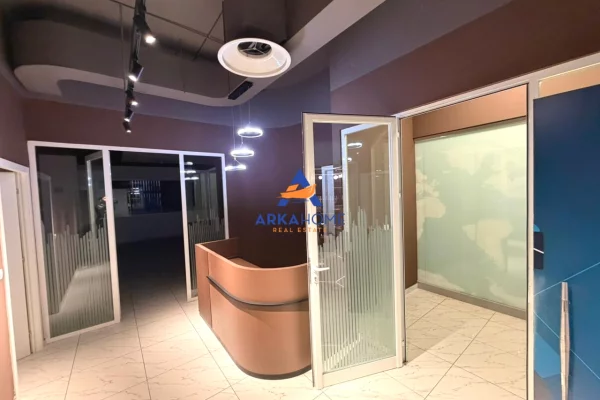 JEPET ZYRE ME QERA 370M2 "TE CASA ITALIA" 3700 EURO (I DISKUTUESHEM)