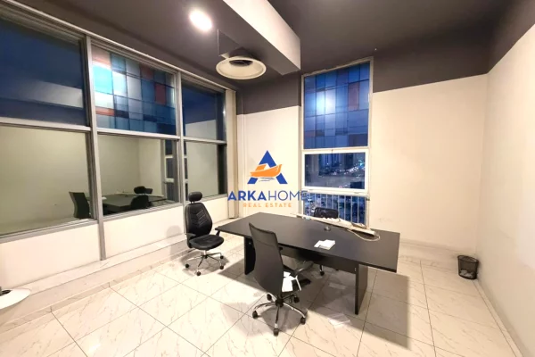 JEPET ZYRE ME QERA 370M2 "TE CASA ITALIA" 3700 EURO (I DISKUTUESHEM)