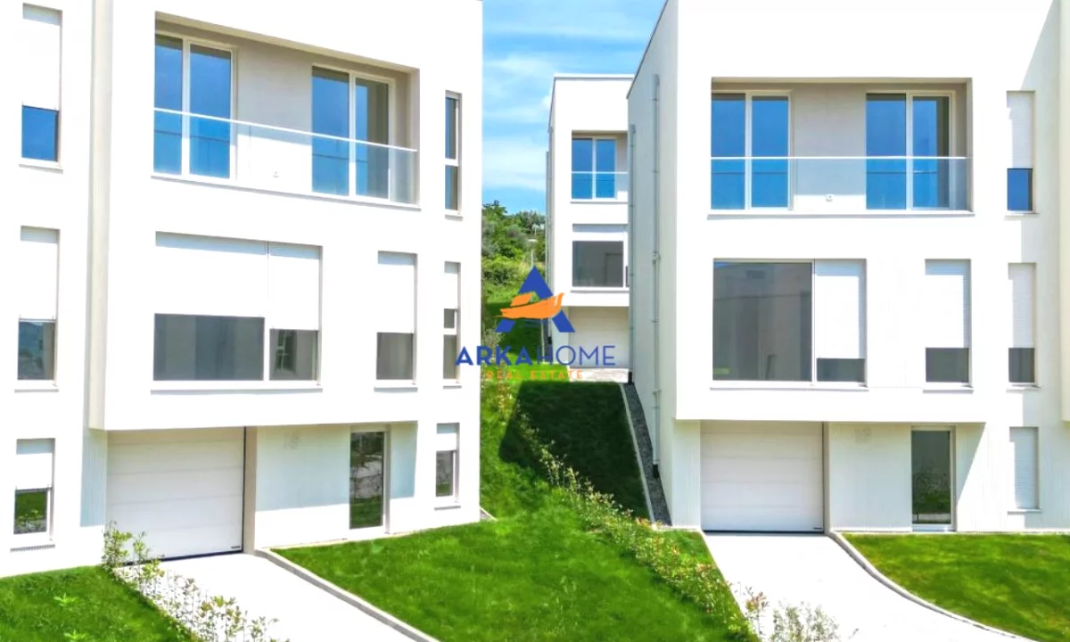 Shtepi me qera Vila Luksoze ne Tirane, 3+1, Mobilimi E mobiluar, Pagesa 2,612  Euro.