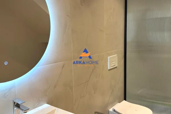 Shtepi me qera Vila Luksoze ne Tirane, 3+1, Mobilimi E mobiluar, Pagesa 2,612  Euro.