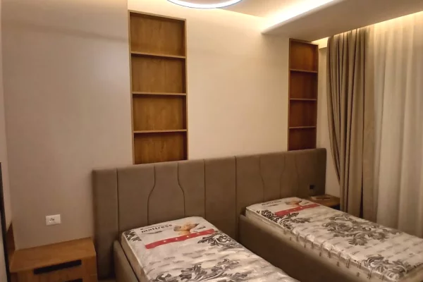 Shtepi me qera Vila Luksoze ne Tirane, 3+1, Mobilimi E mobiluar, Pagesa 2,612  Euro.