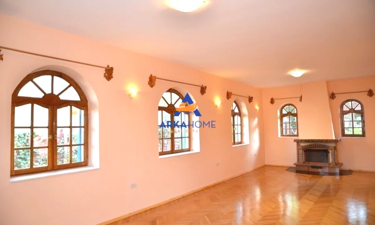 Shtepi me qera Apartament ne Tirane, 4+1, Mobilimi Pjeserisht e mobiluar, Pagesa 1,500  Euro.