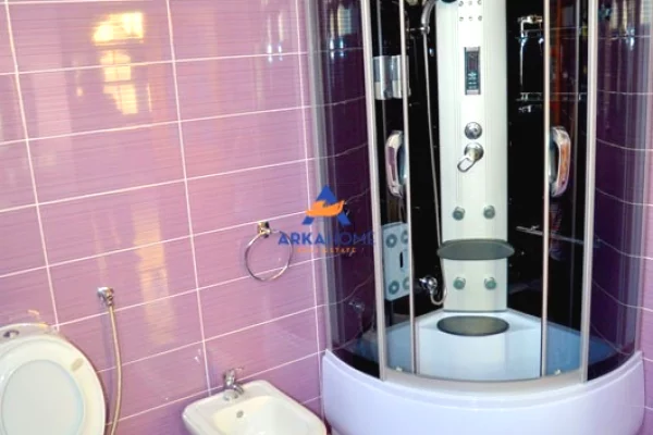 Shtepi me qera Apartament ne Tirane, 4+1, Mobilimi Pjeserisht e mobiluar, Pagesa 1,500  Euro.