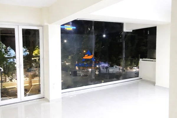 Ambiente Commerciale in Affitto 1+1 a Scutari - 1,000 Euro