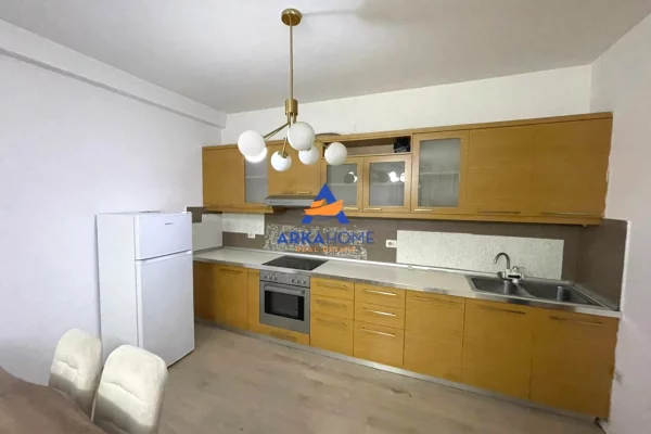 Shtepi me qera Apartament ne Tirane, 2+1, Mobilimi E mobiluar, Pagesa 500  Euro.