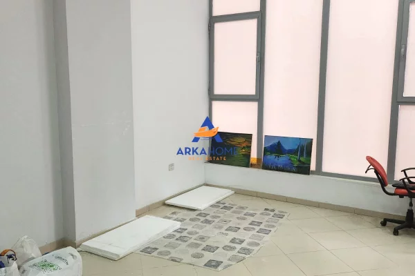 Ambient biznesi ne shitje 1+1 ne Tirane - 120,000 Euro