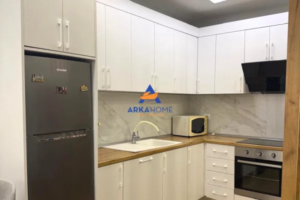 Shtepi me qera Apartament ne Tirane, 2+1, Mobilimi E mobiluar, Pagesa 679  Euro.