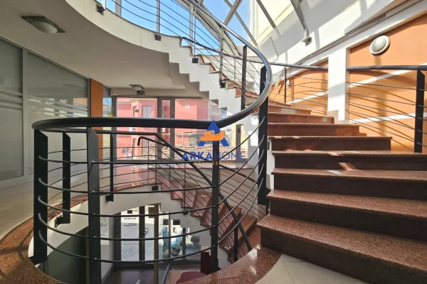 JEPET AMBIENT ZYRE ME QERA 72M2 