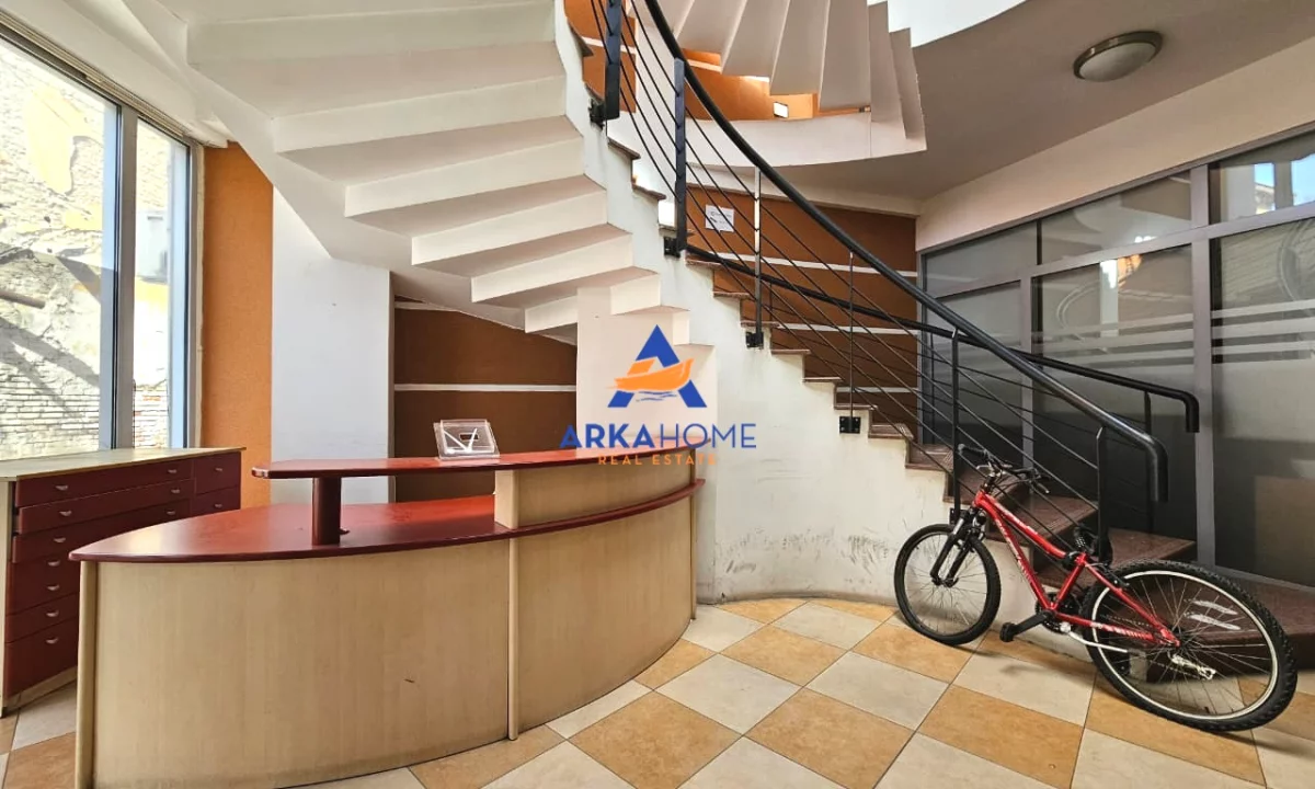 JEPET AMBIENT ZYRE ME QERA 72M2 