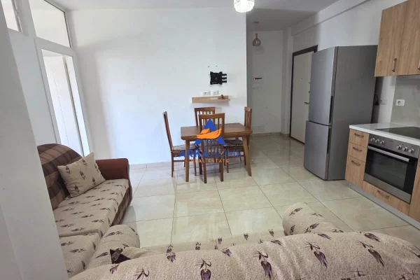 Shtepi me qera Apartament ne Tirane, 2+1, Mobilimi E mobiluar, Pagesa 522  Euro.