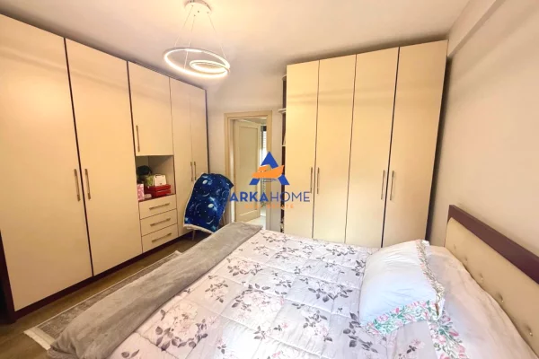 Shtepi ne shitje Apartament ne Tirane, 3+1, Mobilimi E mobiluar, Pagesa 335,000  Euro.