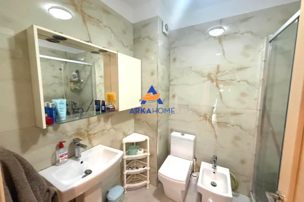 Shtepi ne shitje Apartament ne Tirane, 3+1, Mobilimi E mobiluar, Pagesa 335,000  Euro.