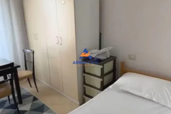 Shtepi me qera Apartament ne Tirane, Garsoniere, Mobilimi E mobiluar, Pagesa 300  Euro.