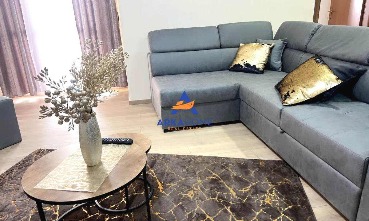 Shtepi me qera Apartament ne Tirane, 2+1, Mobilimi E mobiluar, Pagesa 700  Euro.