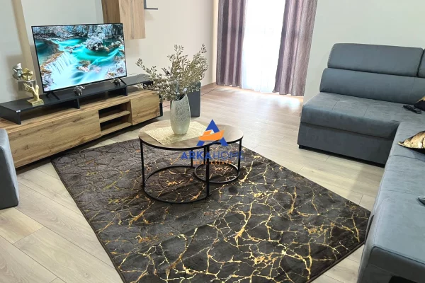Shtepi me qera Apartament ne Tirane, 2+1, Mobilimi E mobiluar, Pagesa 700  Euro.