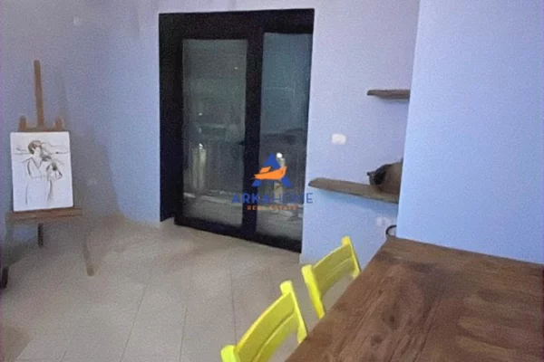 Shtepi me qera Apartament ne Tirane, 2+1, Mobilimi E mobiluar, Pagesa 600  Euro.