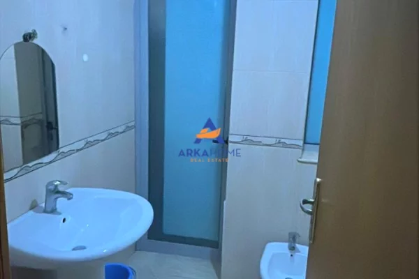 Shtepi me qera Apartament ne Tirane, 2+1, Mobilimi E mobiluar, Pagesa 600  Euro.