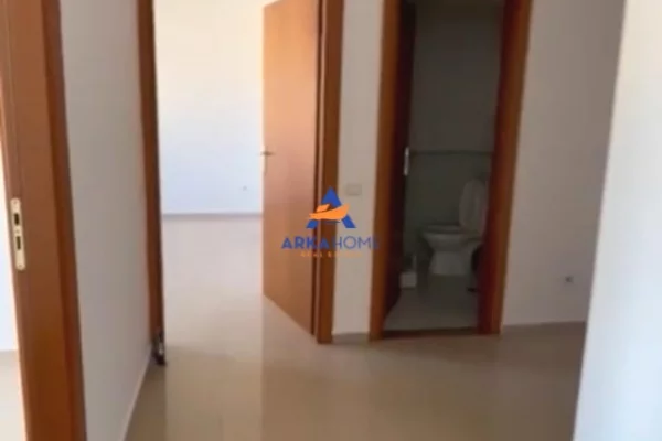 Shtepi me qera Apartament ne Tirane, 2+1, Mobilimi Bosh, pa mobiluar, Pagesa 800  Euro.