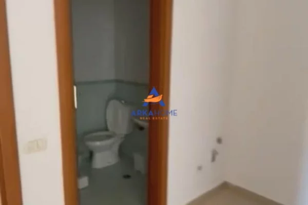 Shtepi me qera Apartament ne Tirane, 2+1, Mobilimi Bosh, pa mobiluar, Pagesa 800  Euro.